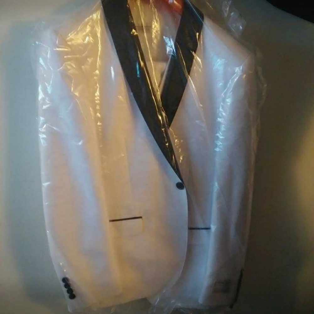 Lorenzo Bruno suit